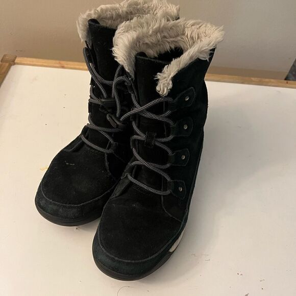 Sorel Boot | 6  - Picture 1 of 3